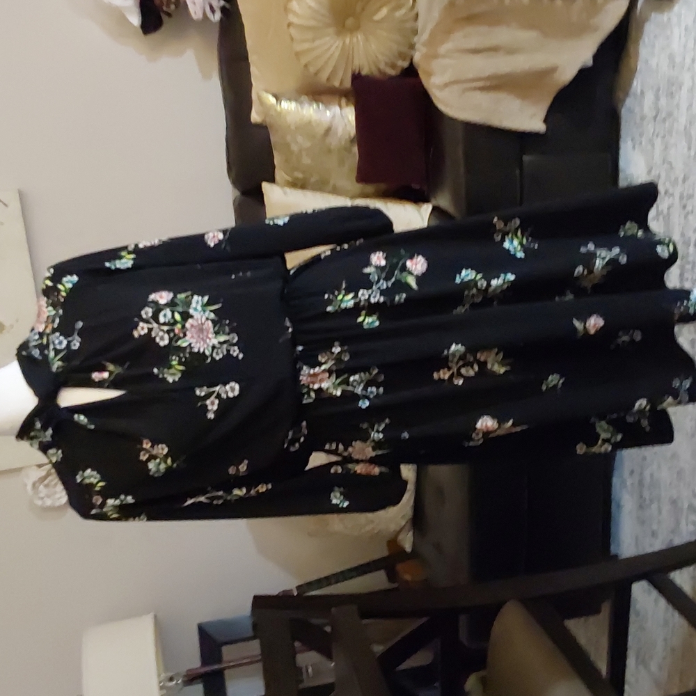 Boho Floral print dress with keyhole front detail size small